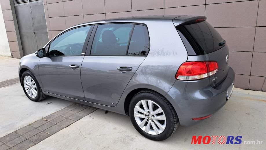 2011' Volkswagen Golf VI 1,6 Tdi photo #3