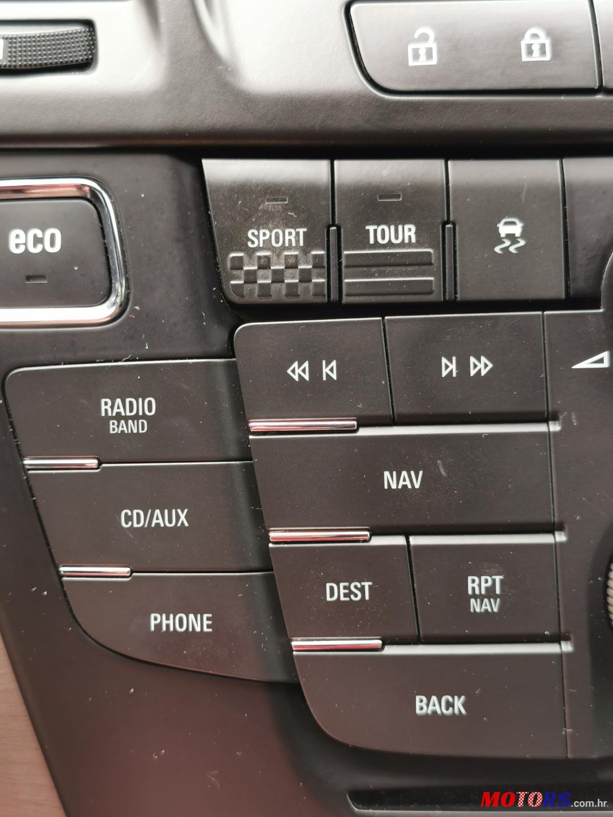 2011' Opel Insignia photo #1