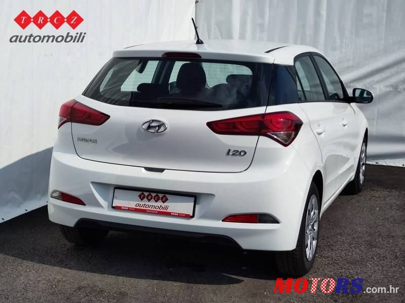 2017' Hyundai i20 photo #2
