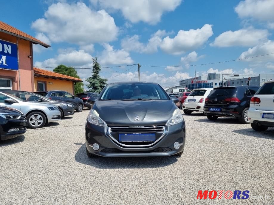 2014' Peugeot 208 1,2 Vti photo #3