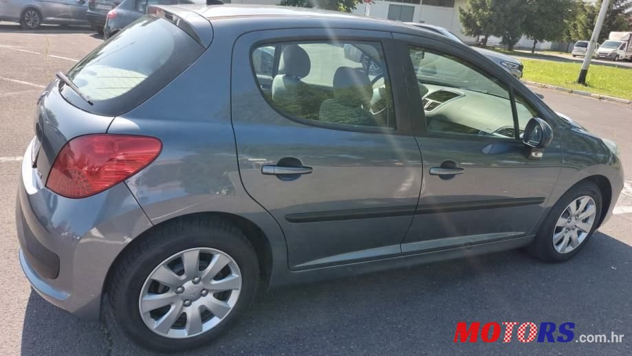 2006' Peugeot 207 1,4 Hdi photo #2