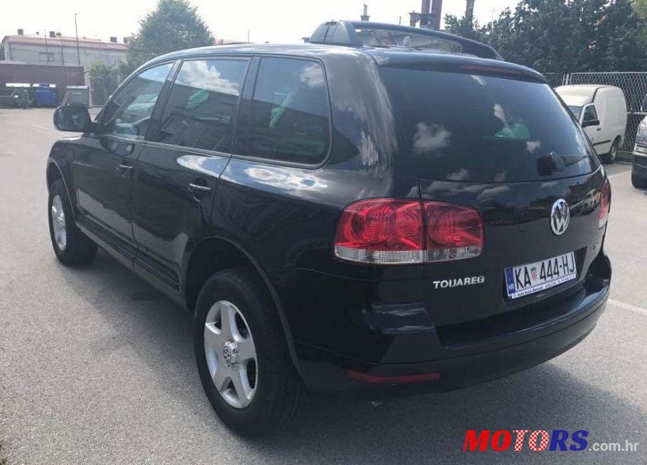 2004' Volkswagen Touareg photo #2