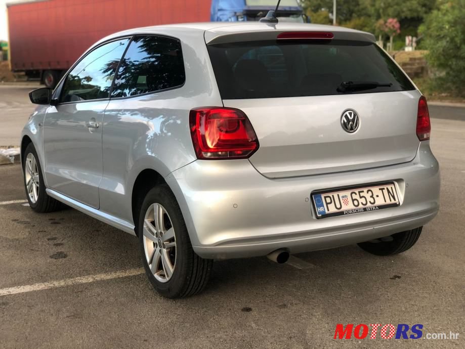 2013' Volkswagen Polo photo #3