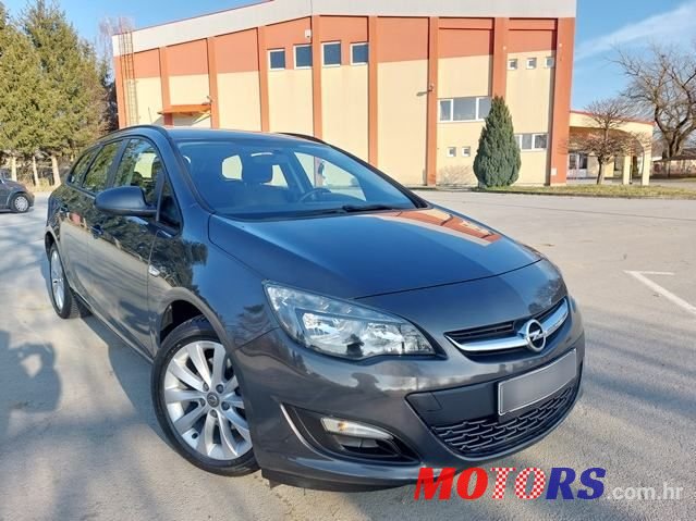 2013' Opel Astra Karavan photo #3