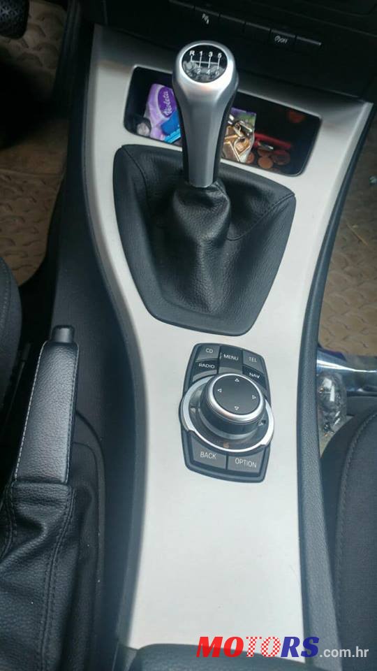 2011' BMW 316 photo #4