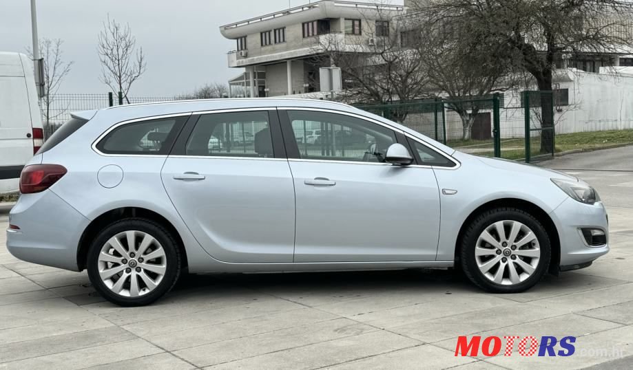 2015' Opel Astra Karavan photo #6