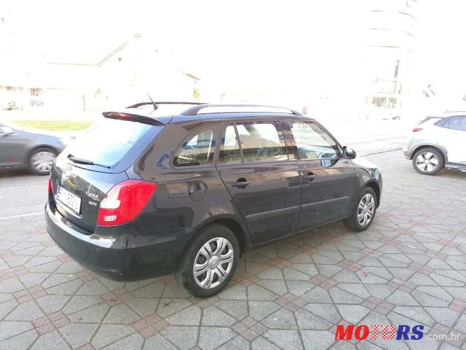 2011' Skoda Fabia Combi photo #4
