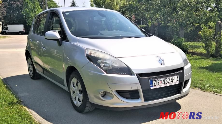 2009' Renault Scenic photo #3