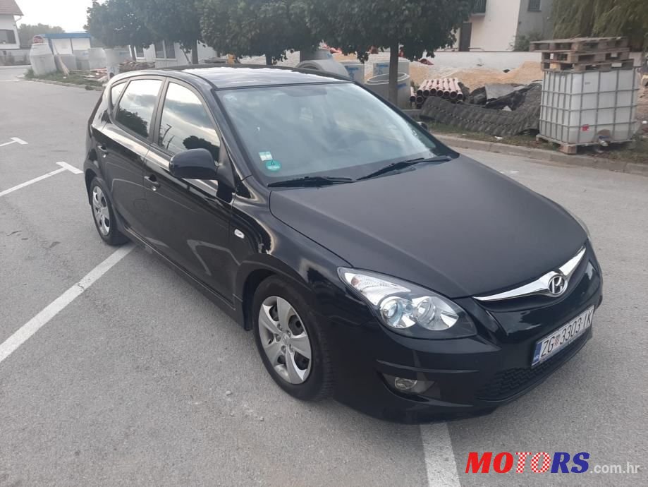 2011' Hyundai i30 photo #1