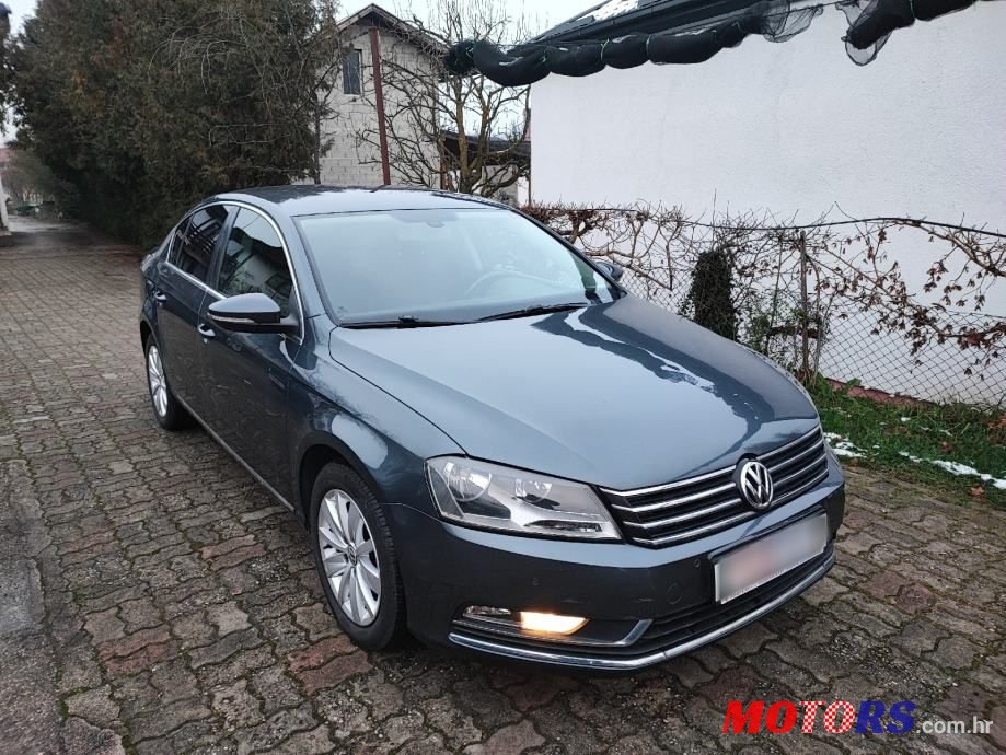 2011' Volkswagen Passat photo #1