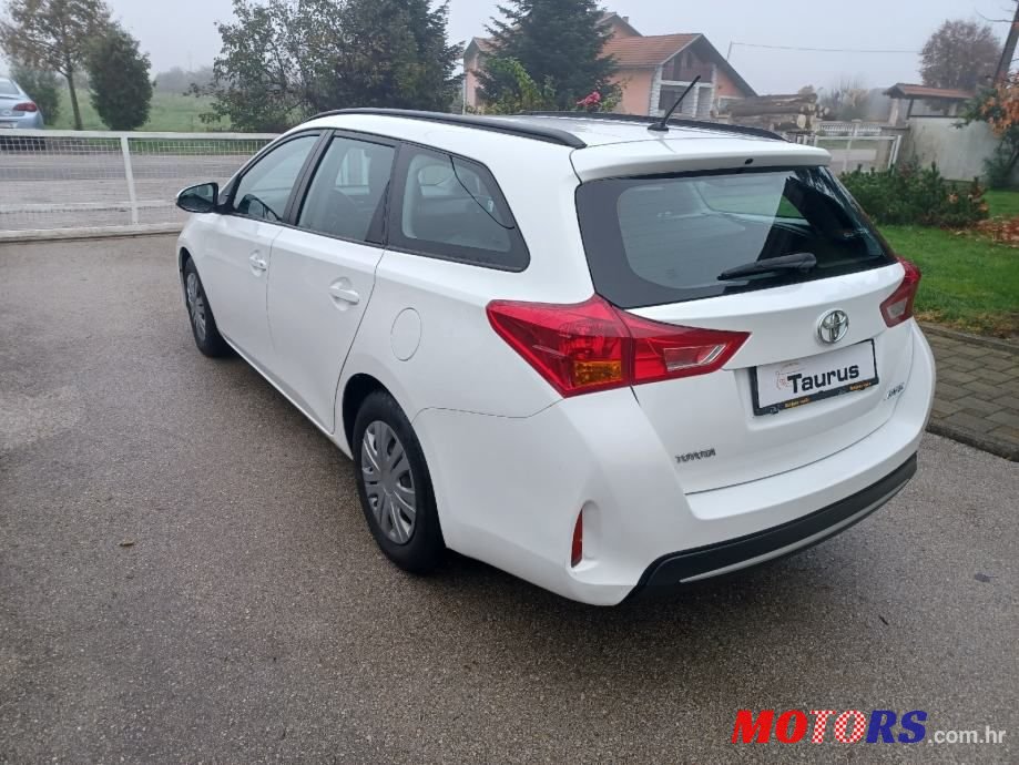 2014' Toyota Auris Karavan photo #6