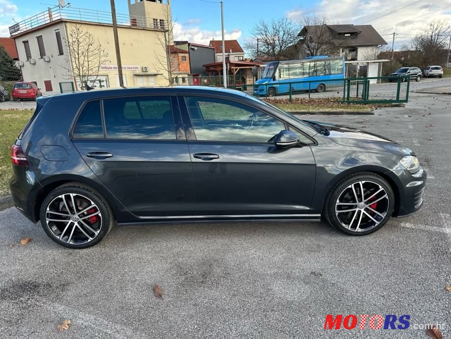 2014' Volkswagen Golf 7 2.0 Gtd photo #3