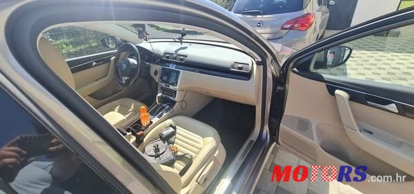 2011' Volkswagen Passat Variant photo #6