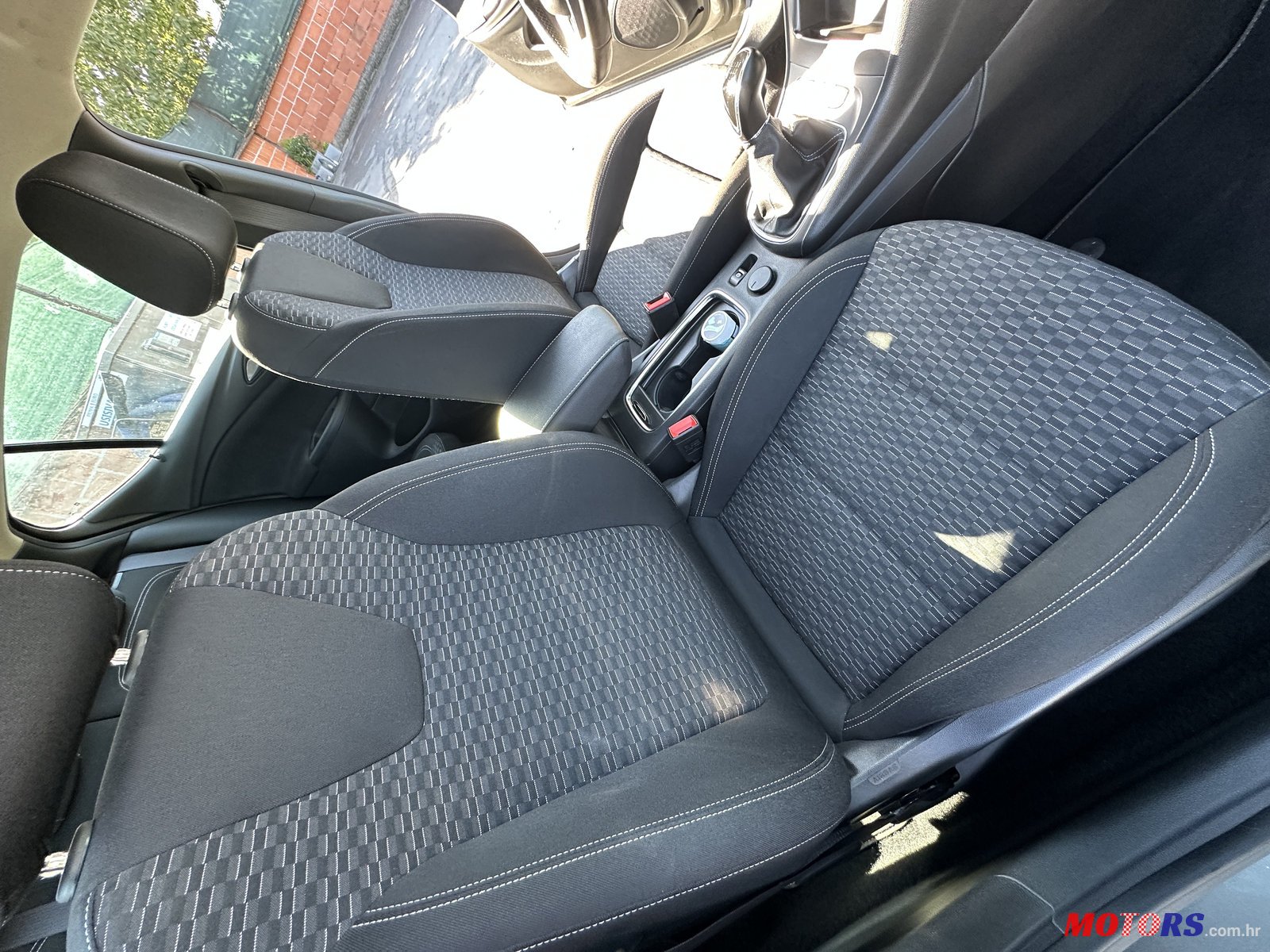 2019' Opel Astra J photo #5