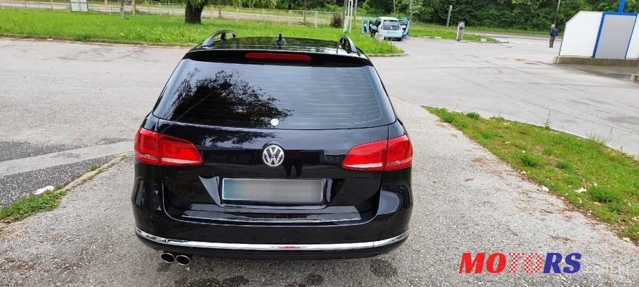 2011' Volkswagen Passat Variant photo #1