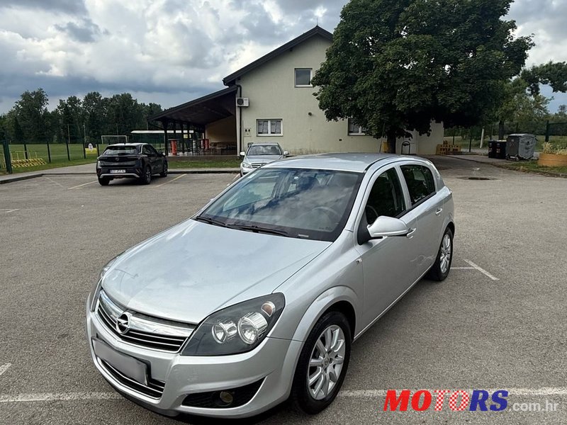 2012' Opel Astra 1,6 Classic photo #2