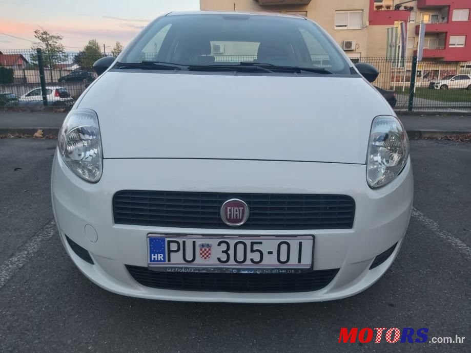 2012' Fiat Grande Punto photo #2
