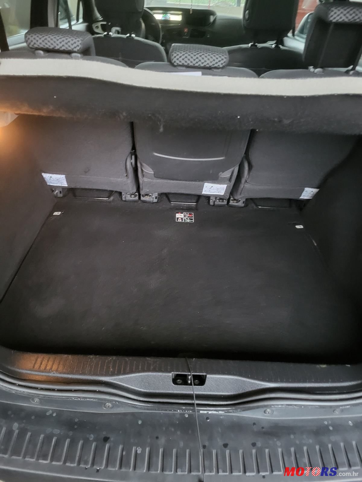 2011' Renault Scenic 1,5 Dci photo #5