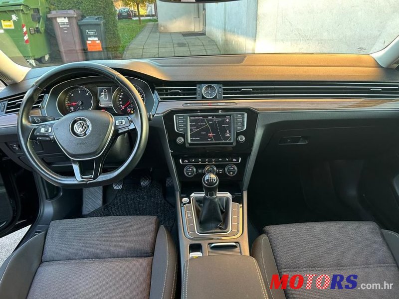 2015' Volkswagen Passat Variant photo #2