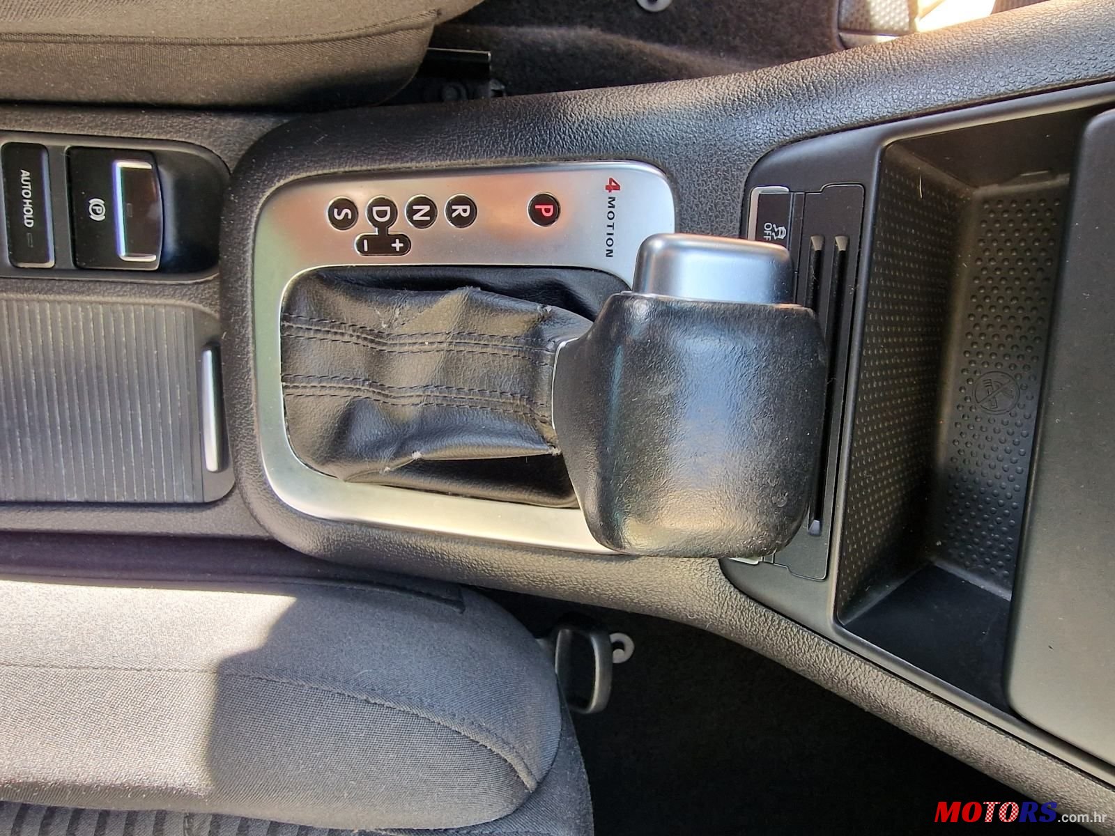 2010' Volkswagen Tiguan 2,0 Tdi photo #4