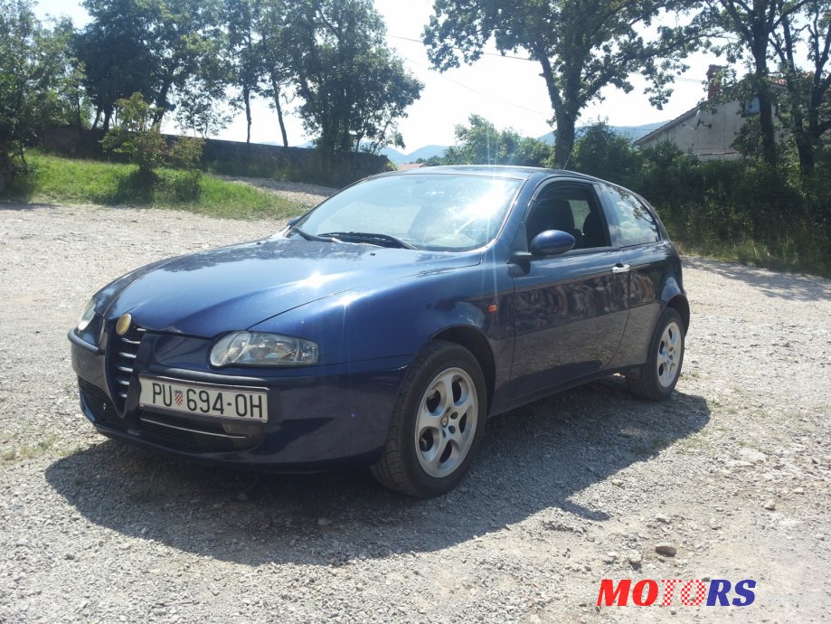 2002' Alfa Romeo 147 photo #1