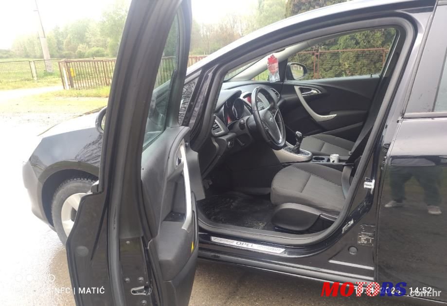 2010' Opel Astra 1,7 Cdti photo #2