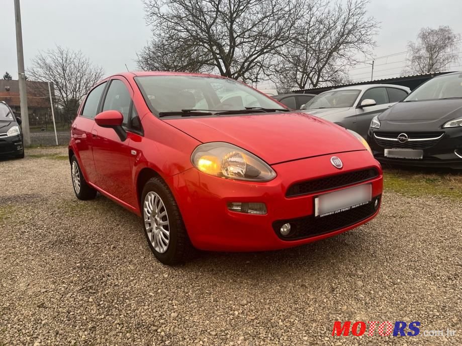2012' Fiat Punto photo #4