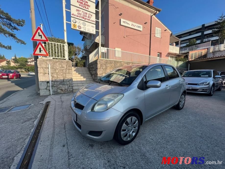 2009' Toyota Yaris photo #2