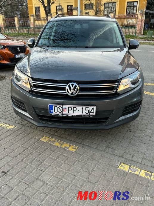 2016' Volkswagen Tiguan photo #2