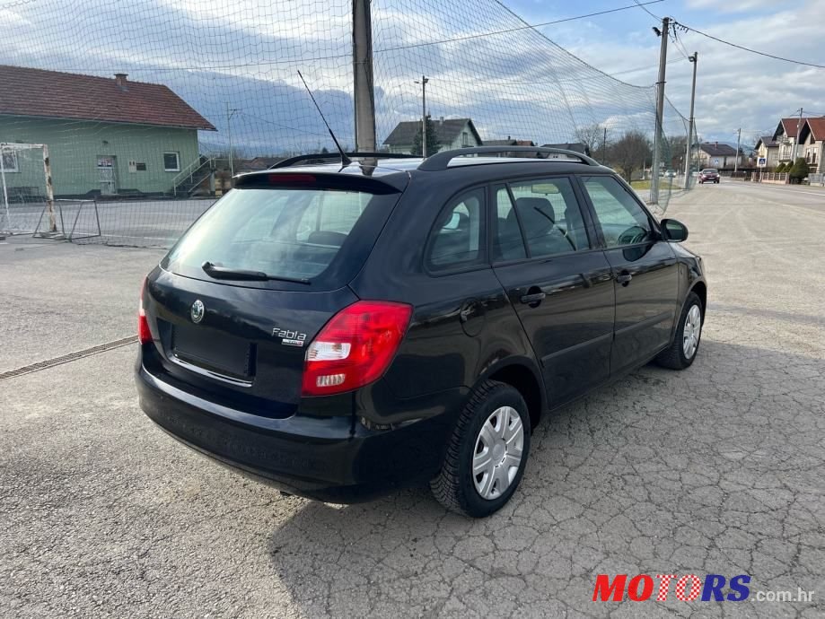 2010' Skoda Fabia Combi photo #5