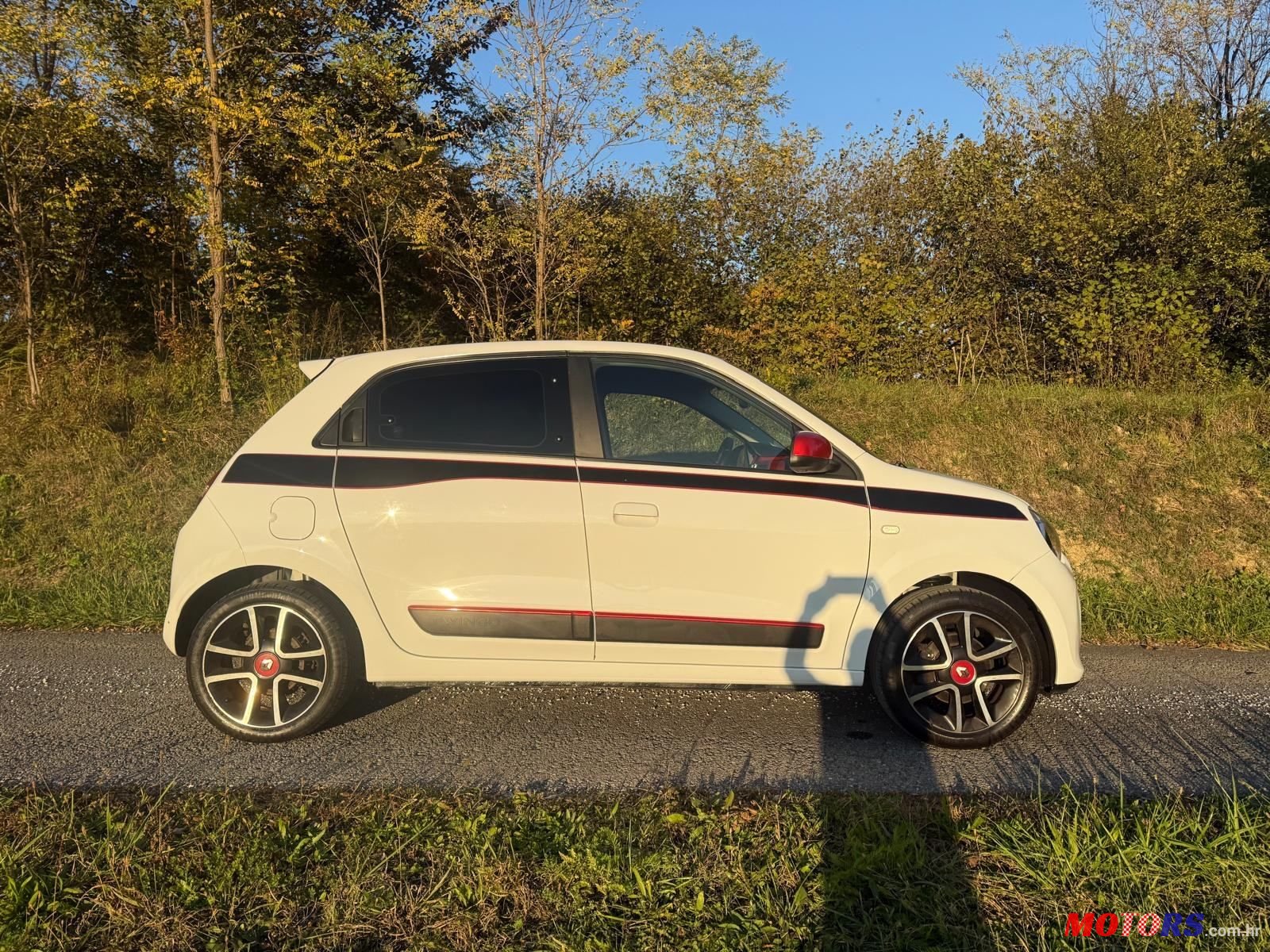 2015' Renault Twingo Tce 90 photo #2