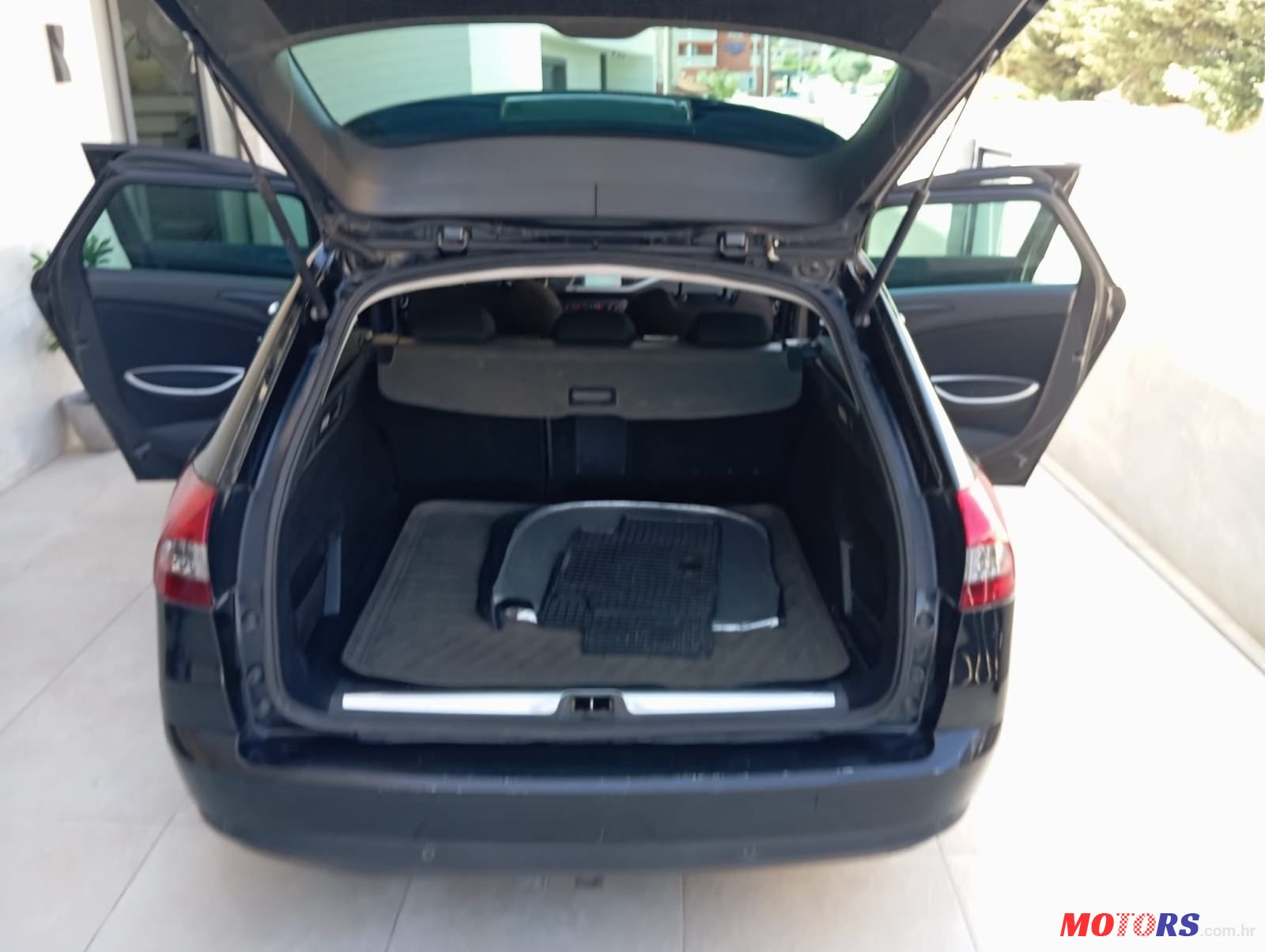 2013' Citroen C5 Break photo #6