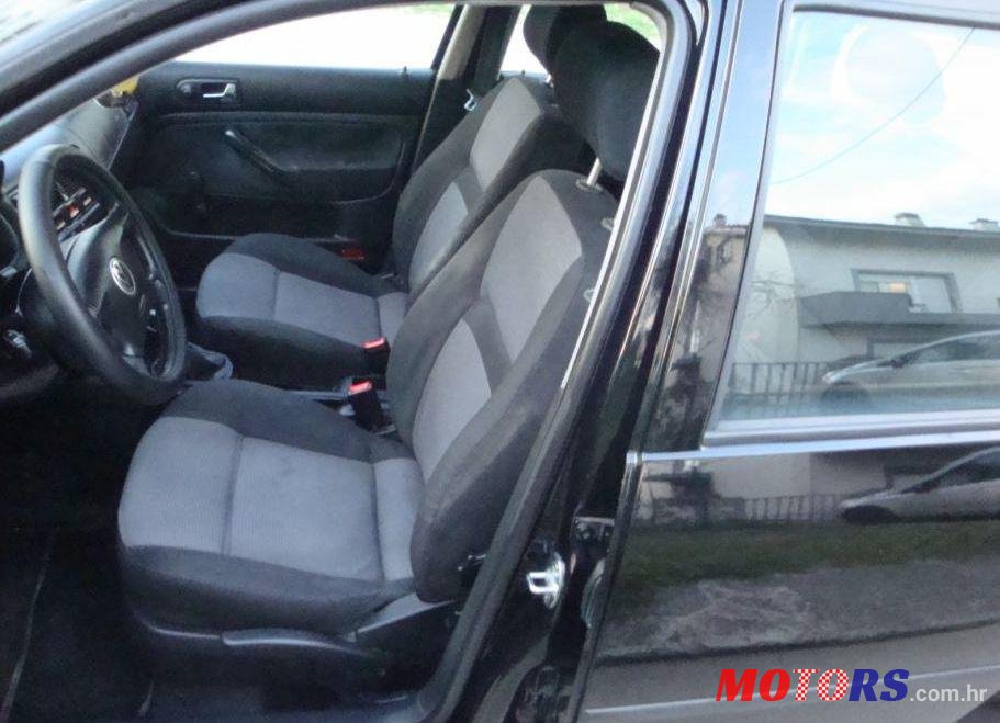 2001' Volkswagen Golf IV photo #4