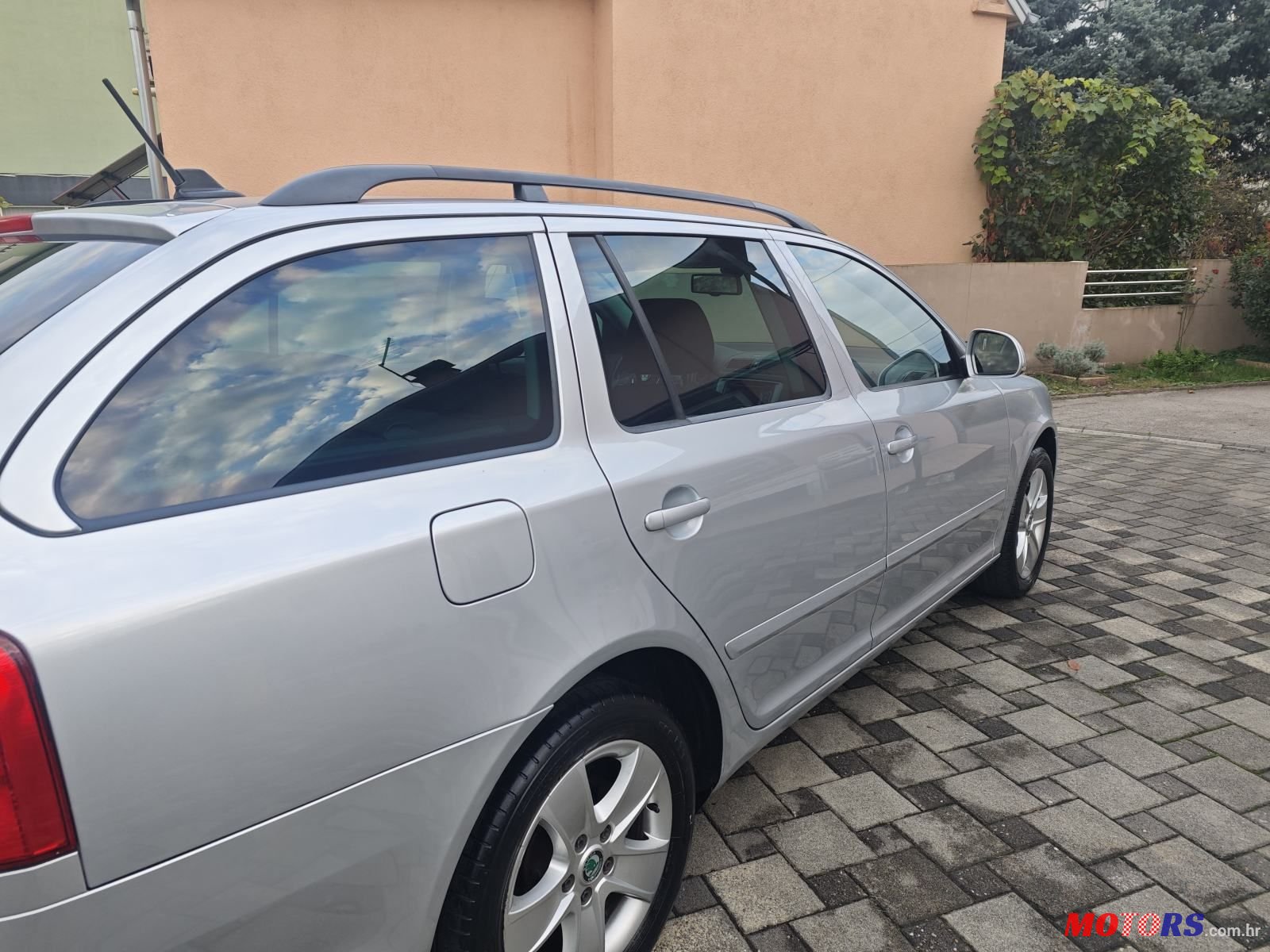 2013' Skoda Octavia Combi photo #3