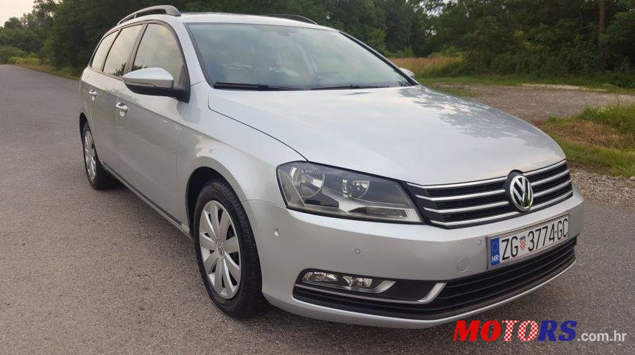 2011' Volkswagen Passat Variant photo #1