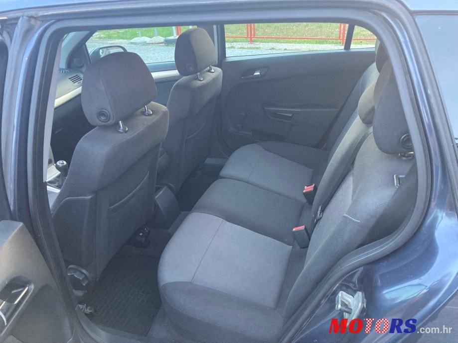 2008' Opel Astra photo #6