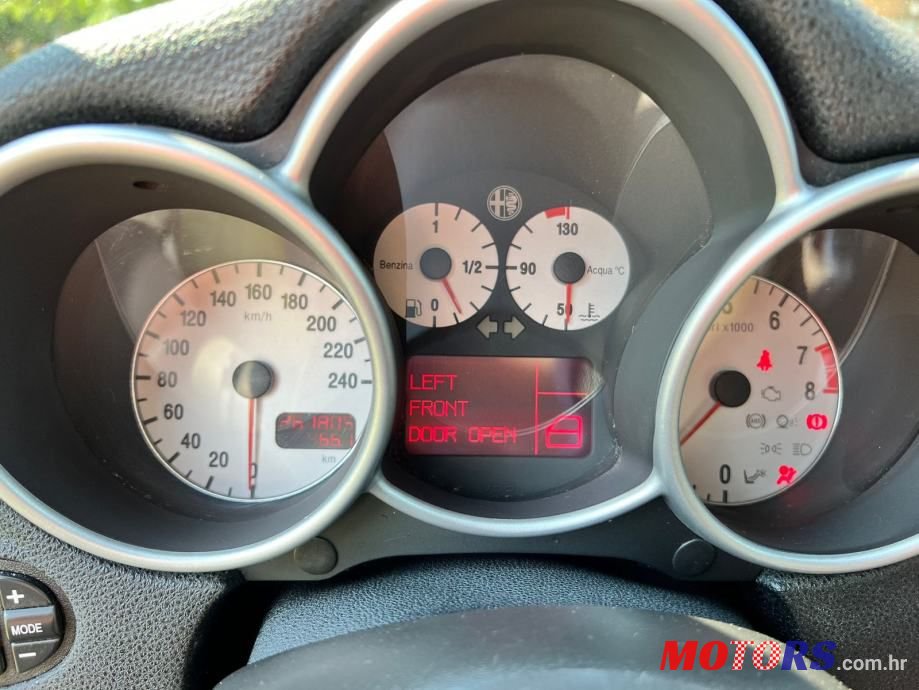 2002' Alfa Romeo 147 photo #5