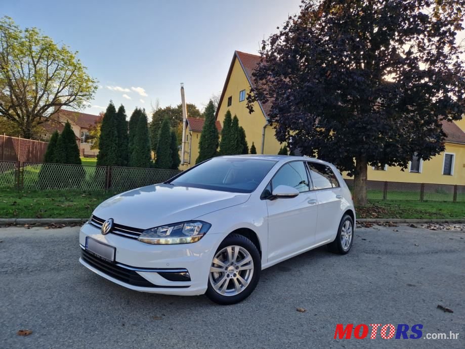 2020' Volkswagen Golf 7 1.6 Tdi photo #1