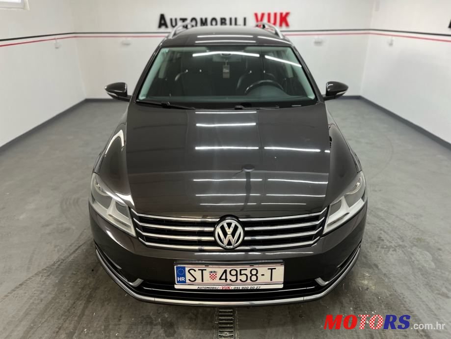 2011' Volkswagen Passat Variant photo #2