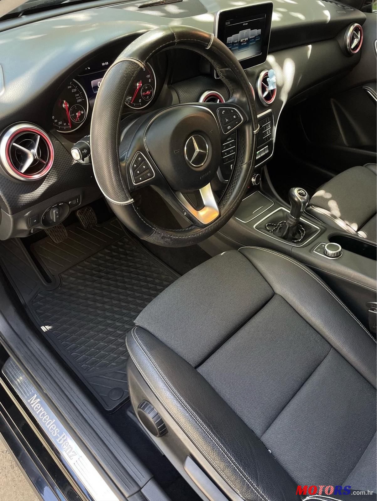 2015' Mercedes-Benz 180 A photo #4