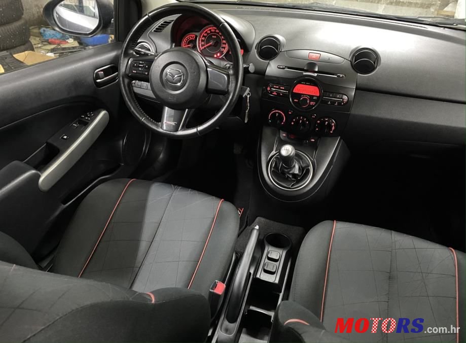 2014' Mazda 2 photo #5