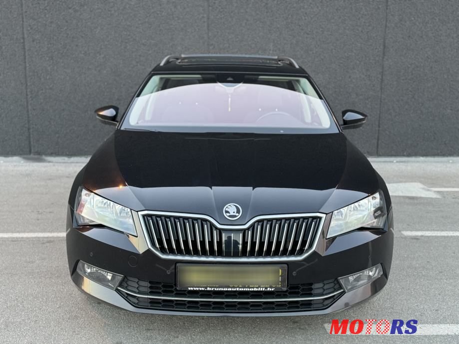 2018' Skoda Superb Combi photo #2