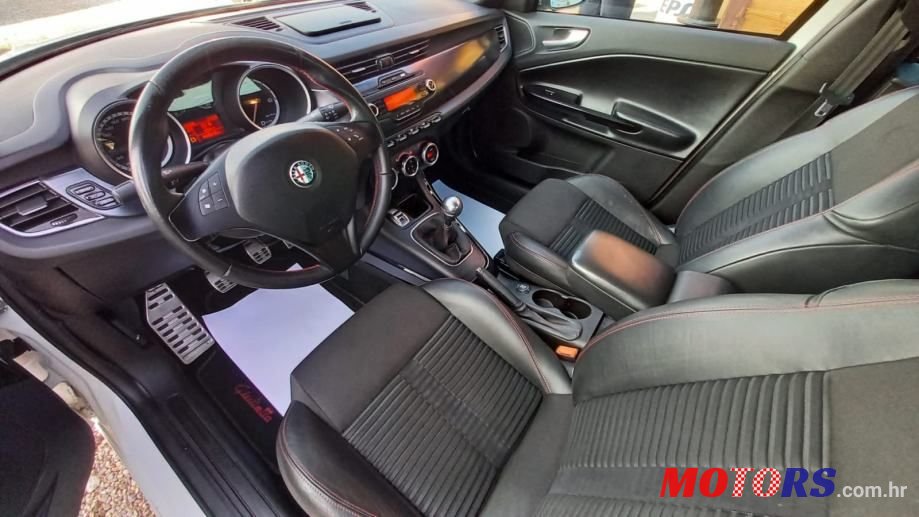 2010' Alfa Romeo Giulietta 1,6 photo #5