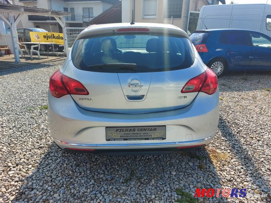 2013' Opel Astra photo #3