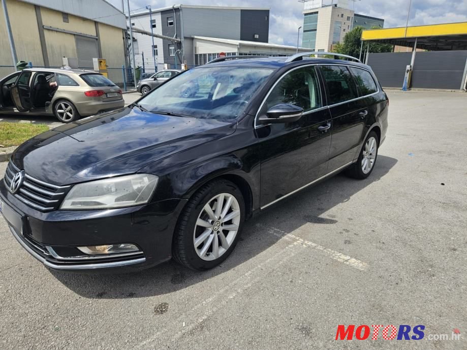 2011' Volkswagen Passat Variant photo #2