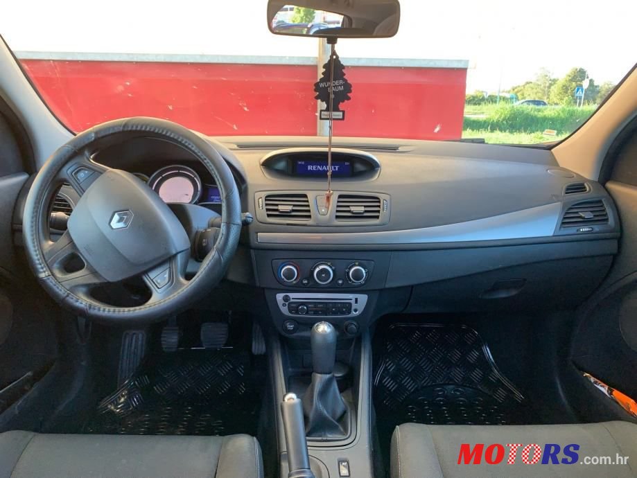 2012' Renault Megane Grandtour photo #5