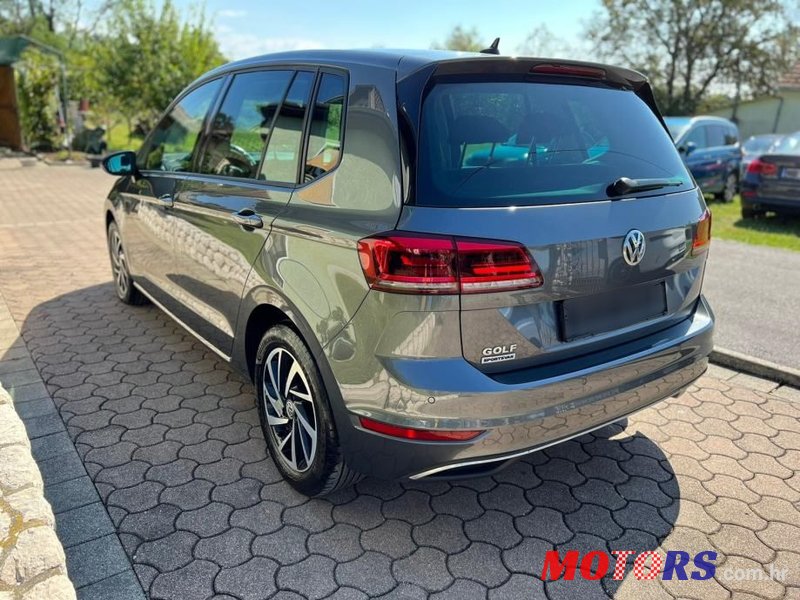 2019' Volkswagen Golf photo #1