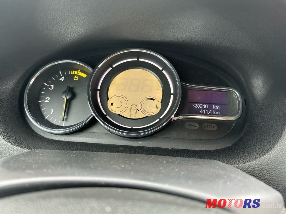 2010' Renault Megane Break photo #6