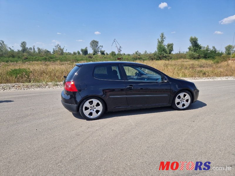 2004' Volkswagen Golf V 1,4 photo #4