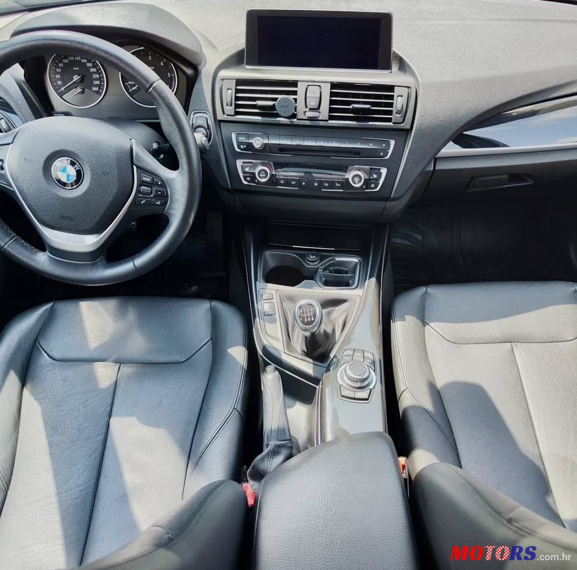 2011' BMW Serija 1 118D photo #6